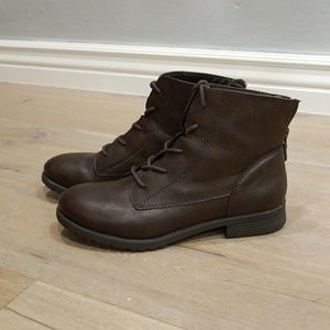 Short brown boots